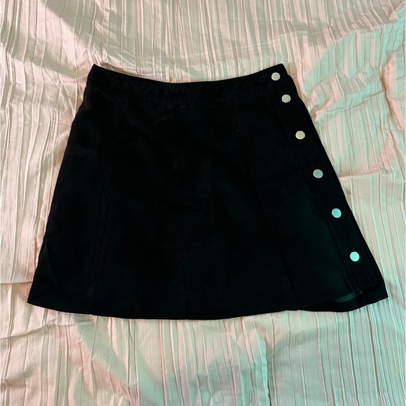 H&M black skirt - Picture 1 of 3